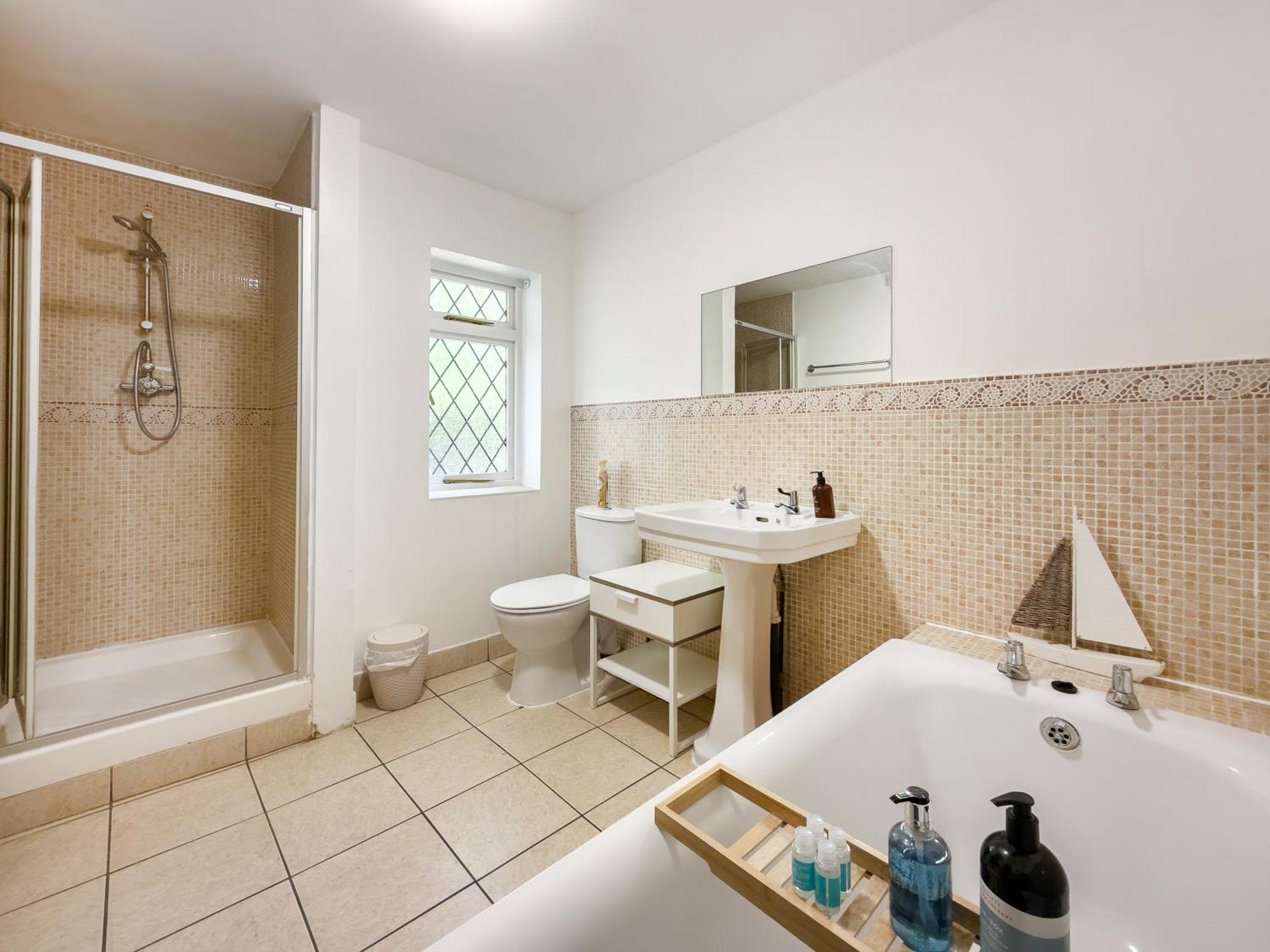Rural Lodge Stay In Windsor! Hot Tub! Sleeps 20 Bray Εξωτερικό φωτογραφία