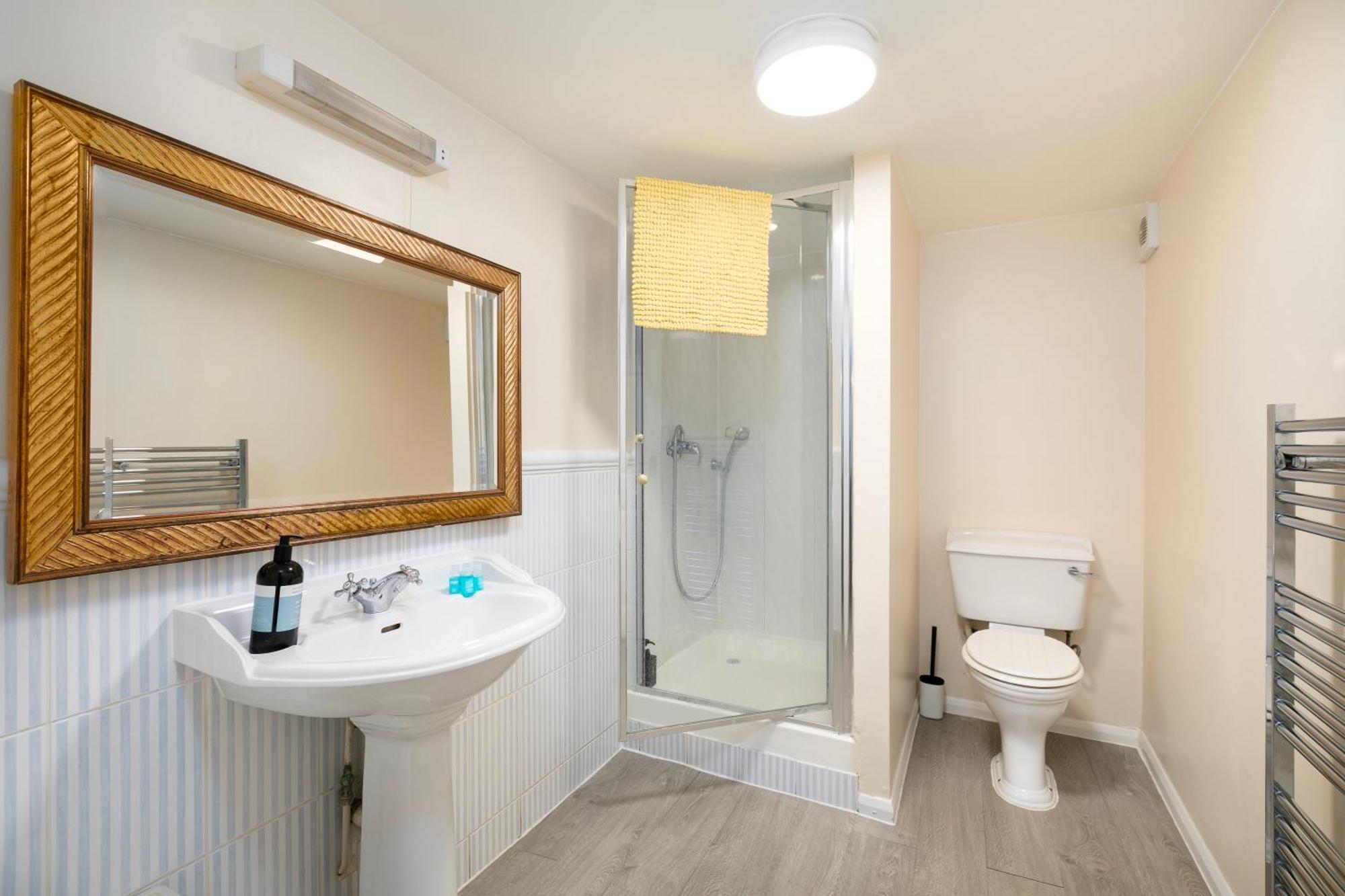 Rural Lodge Stay In Windsor! Hot Tub! Sleeps 20 Bray Εξωτερικό φωτογραφία