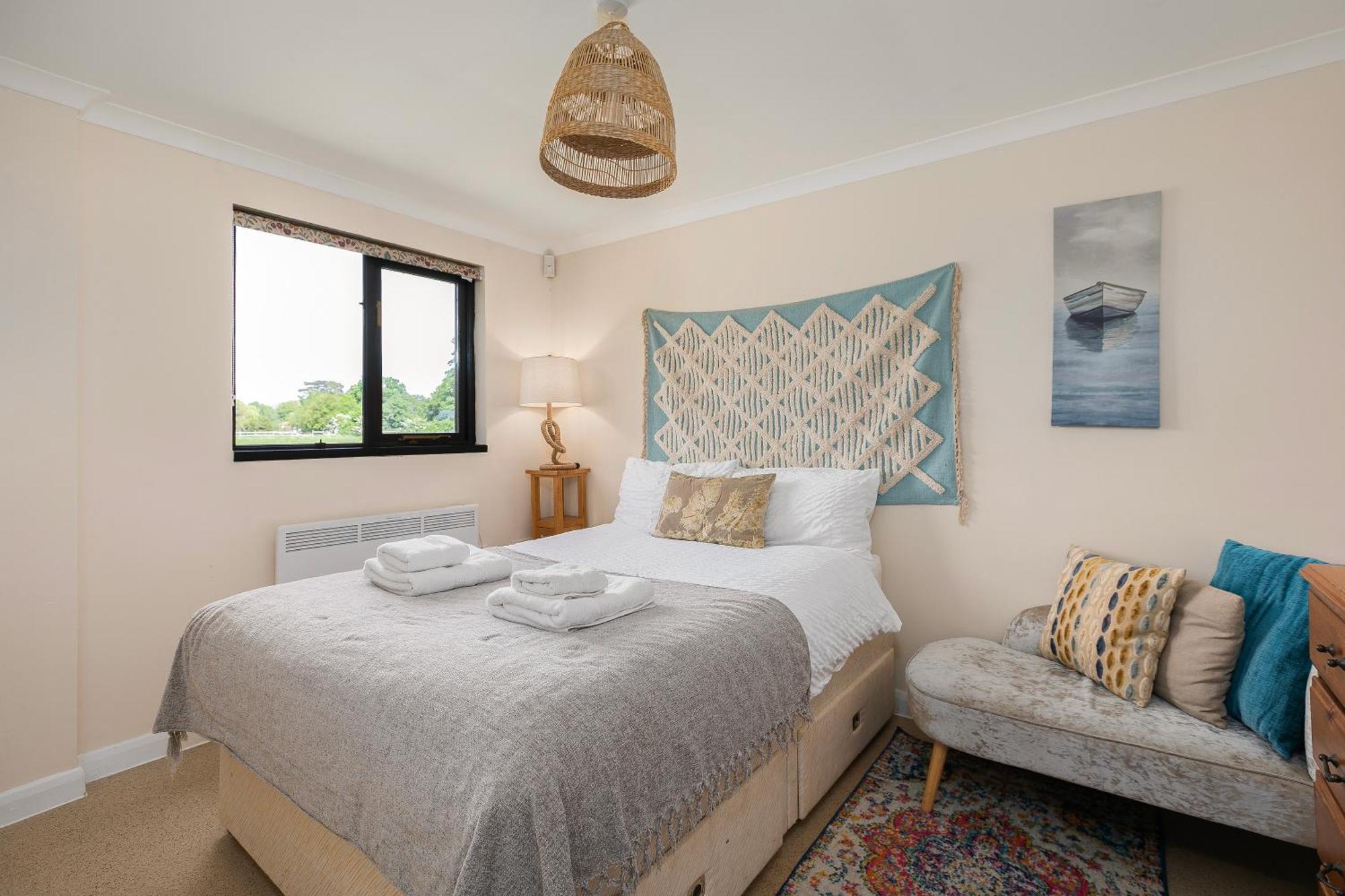 Rural Lodge Stay In Windsor! Hot Tub! Sleeps 20 Bray Εξωτερικό φωτογραφία